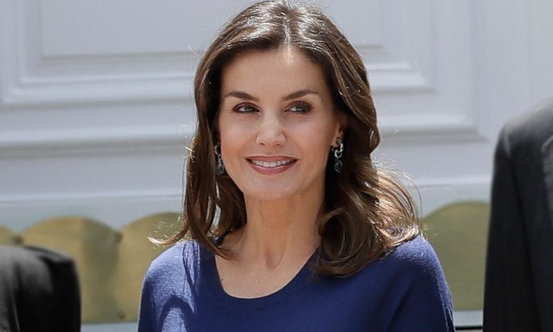 La reina Letizia y el curioso caso de su nueva falda estampada