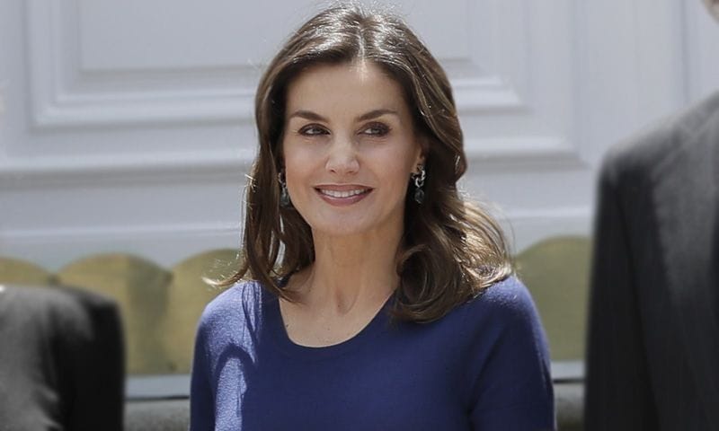 Resolvemos el misterio: la verdad sobre la falda de la Reina que todos creían única