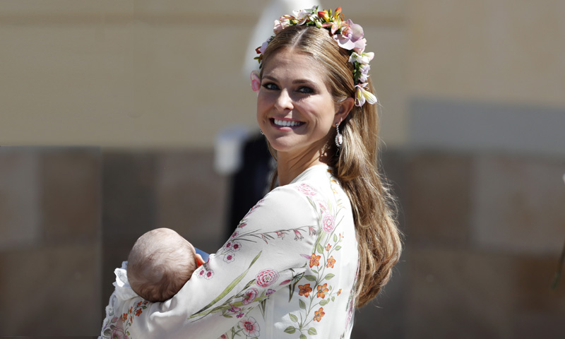 Un bautizo, tres estilos: los looks de las princesas suecas al detalle