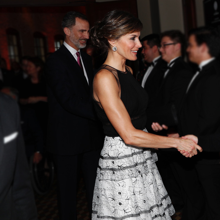 Así convierte doña Letizia un vestido con transparencias en un estilismo 'royal'