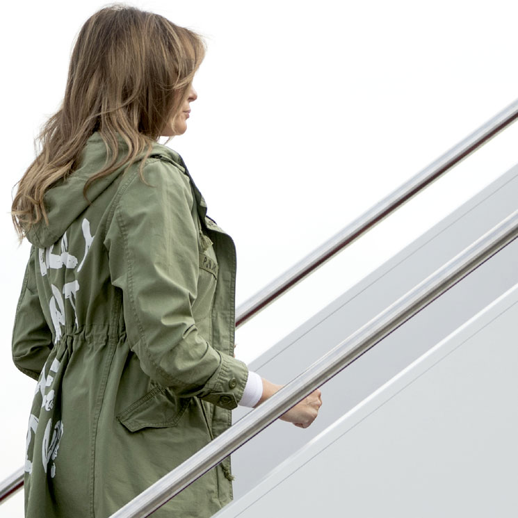 La chaqueta de Melania Trump, una polémica sin precedentes que nada tiene que ver con la moda