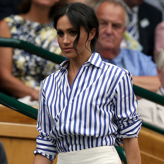 Meghan Markle acierta en Wimbledon con pantalón 'palazzo' y camisa de rayas