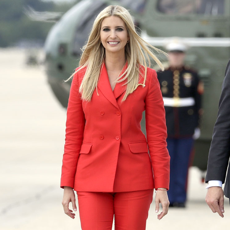 ¡Todo al rojo! Ivanka Trump combina el traje como las 'royals'