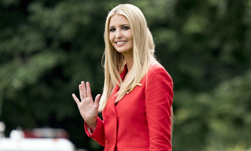 ¡Todo al rojo! Ivanka Trump combina el traje como las 'royals'
