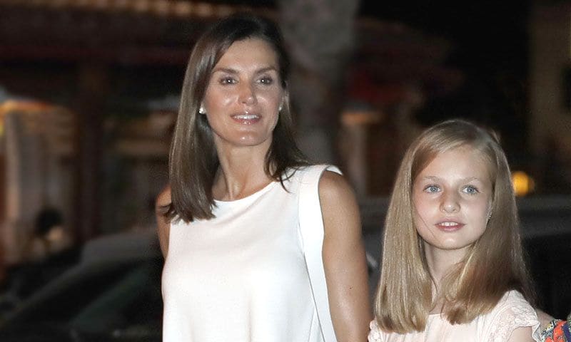 Doña Letizia y su colección asequible de pantalones de verano