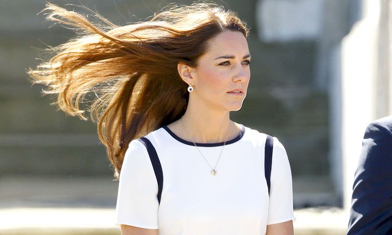 Revelado el truco de estilista por el que las 'royals' llevan vestidos y faldas todo el año