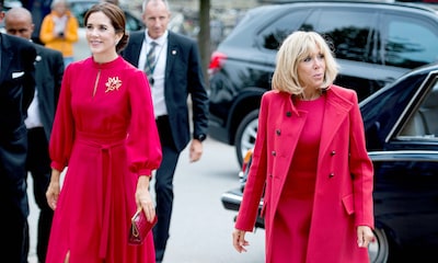 Mary de Dinamarca y Brigitte Macron: duelo en rojo todopoderoso