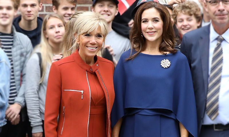 Mary de Dinamarca y Brigitte Macron, un duelo de 3 looks en 48 horas