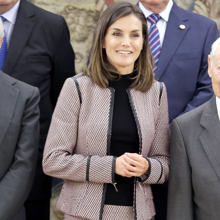 Doña Letizia: una chaqueta, tres versiones y el look ganador