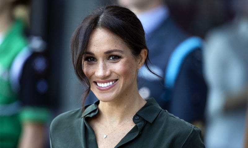 Meghan Markle y el bolso que le robó el protagonismo a su falda de cuero