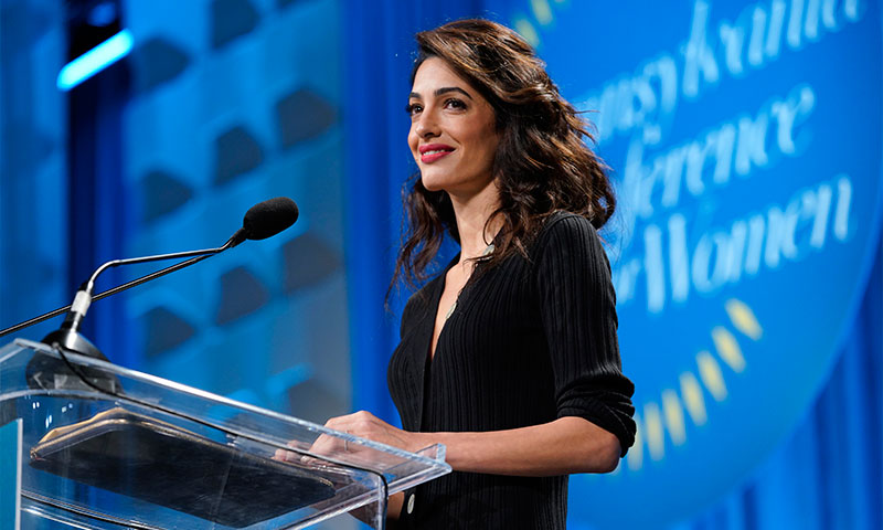 El vestido que no te quitarás en 2019 está ya en el armario de Amal Clooney