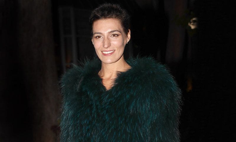 Eugenia Osborne estrena la chaqueta ideal para los looks de invitada de otoño