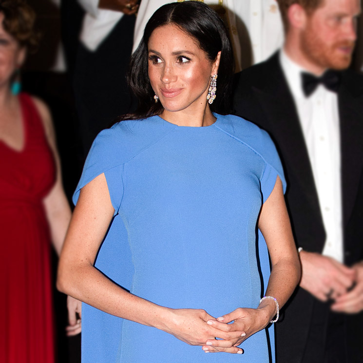 ¡Digno de alfombra roja! Meghan Markle impacta con su primer vestido premamá de gala