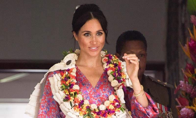 Meghan Markle estrena su look más bohemio y vuelve a confiar en el calzado español