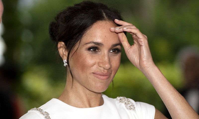 ¿A qué diseñador pudo haber desvelado Meghan Markle su embarazo antes que a nadie?