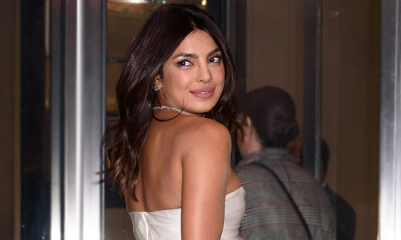 ¡Comienza la cuenta atrás! Priyanka Chopra se viste de novia en su despedida de soltera