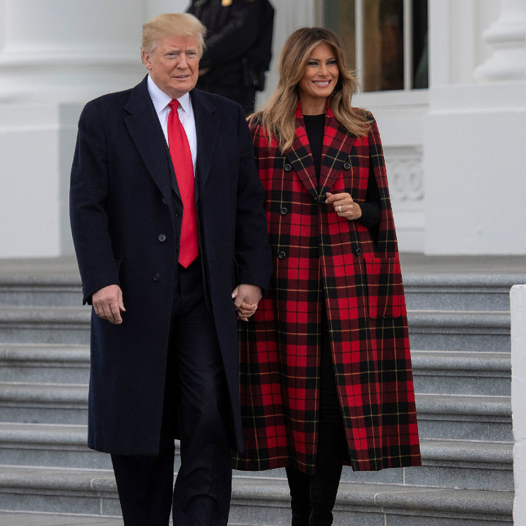 La tradición de Melania Trump: un abrigo de cuadros por Navidad