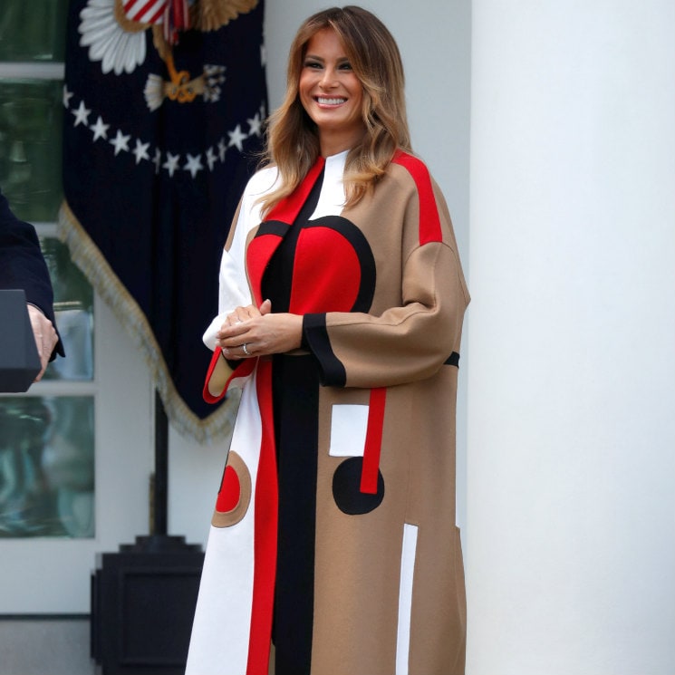 El exclusivo abrigo de Melania Trump que Twitter no entendió