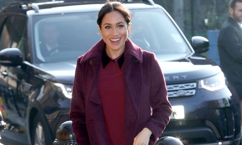 Meghan Markle se atreve con el vestido mini y reinventa su estilo premamá