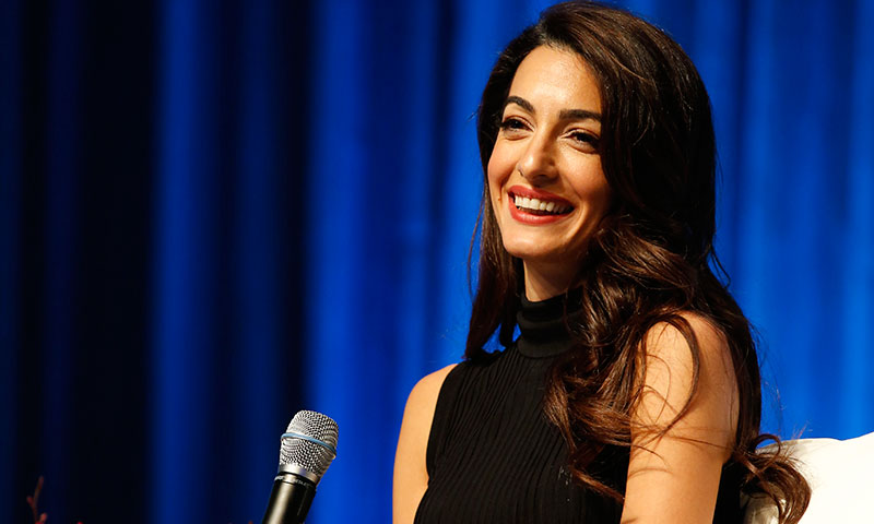 Amal Clooney adapta el estilo 'Suits' de Meghan Markle a su vestidor