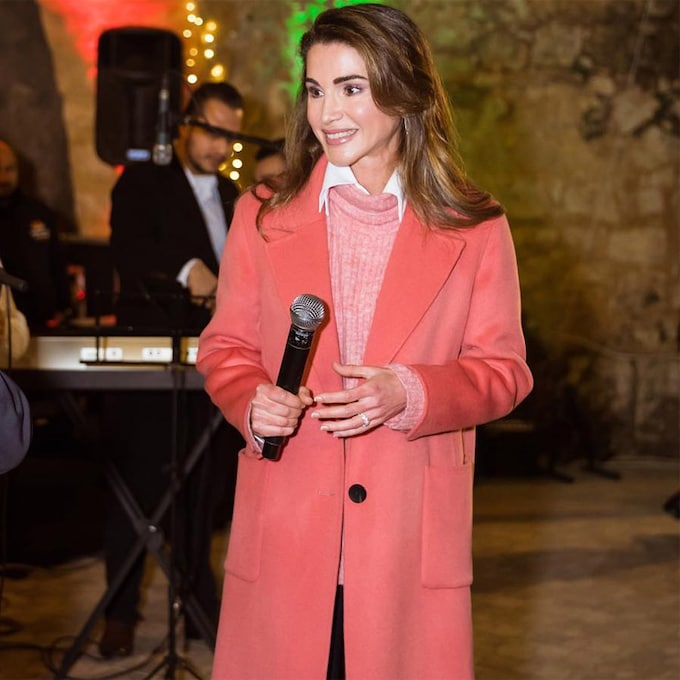 Tras sus estrenos de Zara, Rania de Jordania confía por primera vez en otra firma española