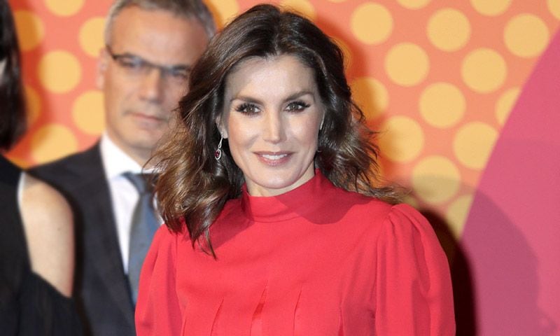 AGENDA PERSONAL DE LA REINA LETIZIA  (3era. parte - ) - Página 9 Reina_letizia_rojo5t-t