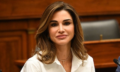 Rania de Jordania, una Reina motera con las botas de la temporada