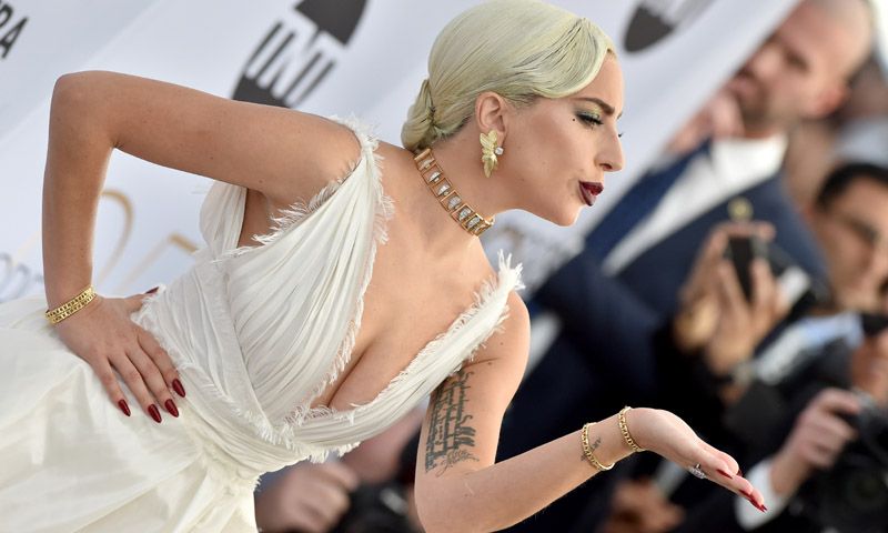 De Emily Blunt a Lady Gaga: Los looks más destacados de los SAG Awards