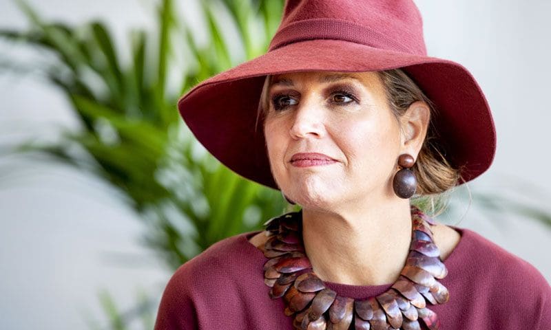 La fascinación de Máxima de Holanda por los complementos menos discretos
