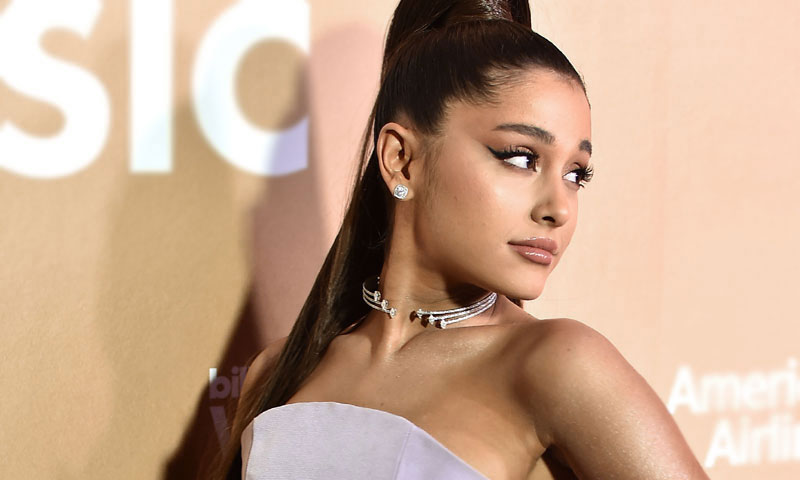 Ariana Grande, Elsa Hosk y el vestido de princesa que no dejó ver la polémica