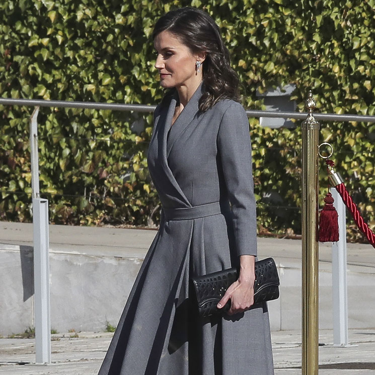 La Reina recupera uno de sus misteriosos vestidos antes de viajar a Marruecos