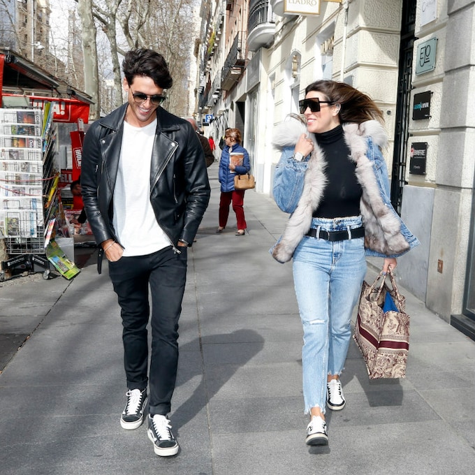 Laura M. Flores y Daniel Illescas se suman a la tendencia de las parejas de moda 