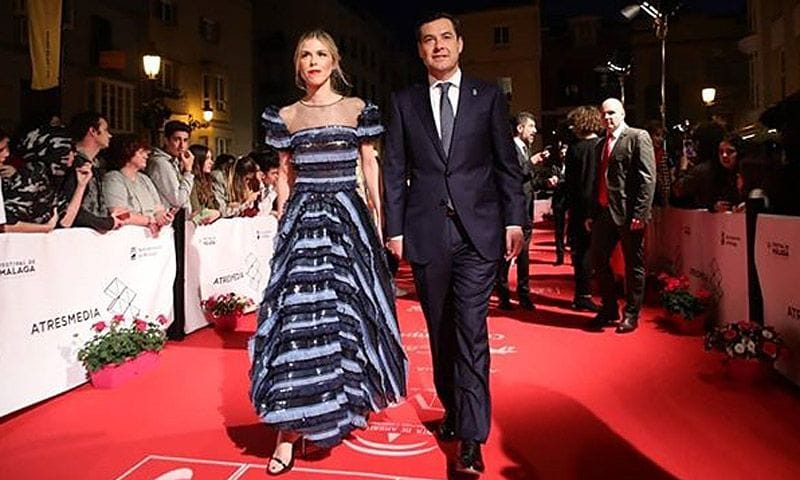 ¡Ha vuelto a pasar! Manuela Vilena deslumbra con un 'vestidazo' de cine