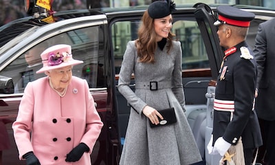 Un look para la historia: Kate en su primer acto a solas con la Reina