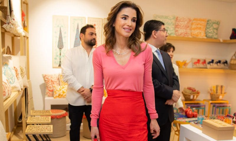 Rania confía en el estilismo que convence a las 'royals' desde hace 30 años