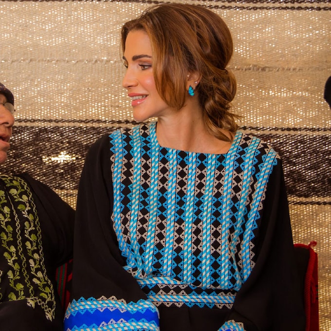 Los pendientes que no esperabas ver en el look tradicional de Rania