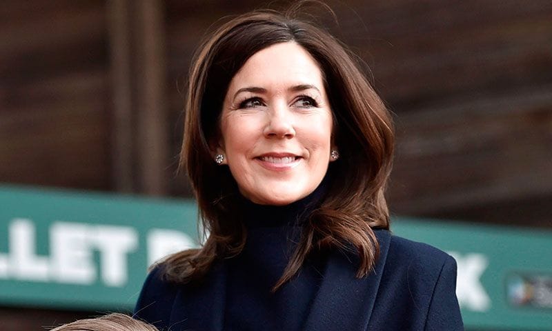 El significativo posado de Mary de Dinamarca con el look de pedida de la Duquesa de Cambridge