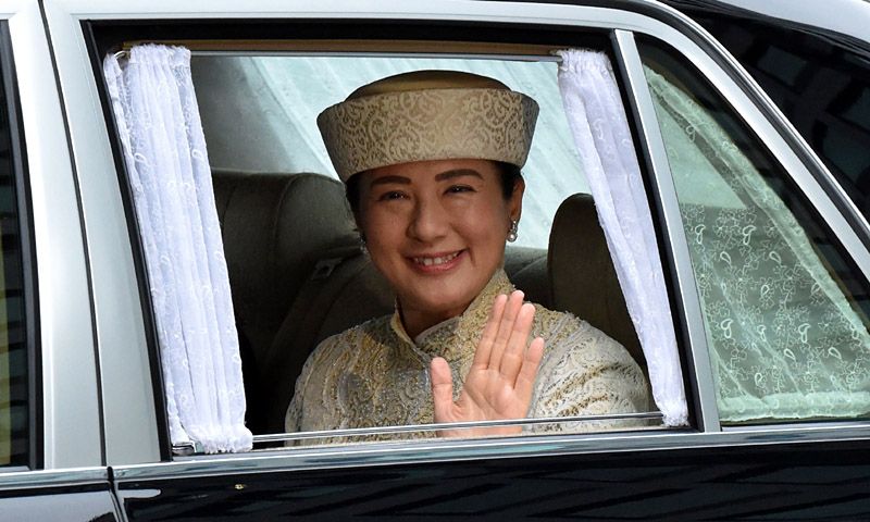 Los simbólicos estilismos de la ceremonia de abdicación del emperador japonés