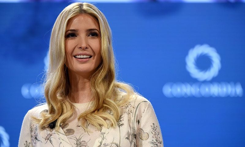 Ivanka Trump emula a las 'royals' europeas con el escote que nunca pasa de moda