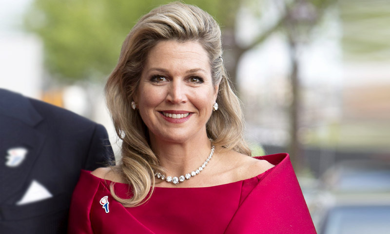 Máxima de Holanda contradice a doña Letizia: el fucsia es el nuevo rojo