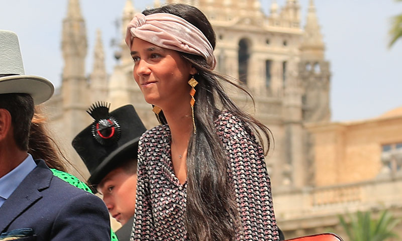 Con turbante y los accesorios que más repite: el revelador estilo de Victoria Federica en Sevilla