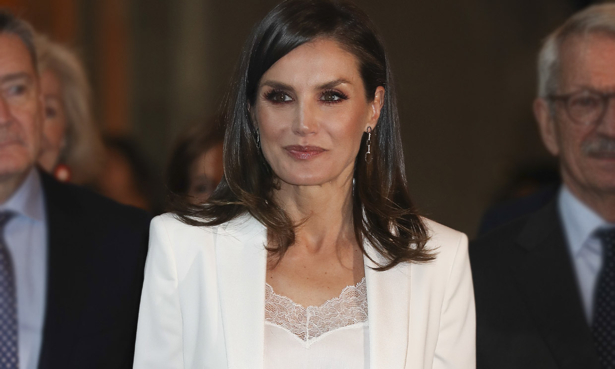 Diez básicos que definen el estilo de entretiempo de doña Letizia