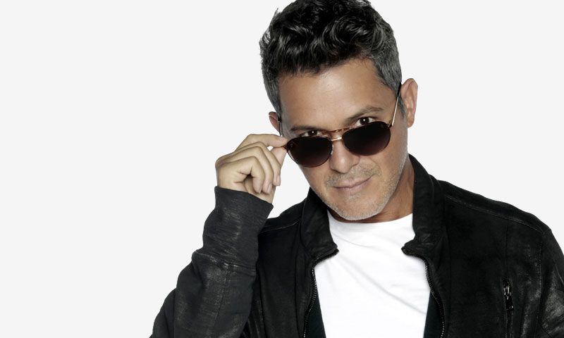 Alejandro Sanz afianza su faceta como diseñador con sus primeros complementos para mujer