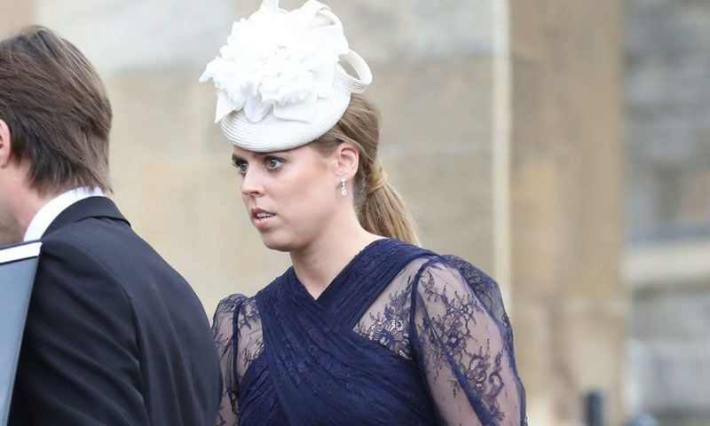 Beatriz de York arriesga y gana con su vestido de transparencias en la boda de Lady Gabriella