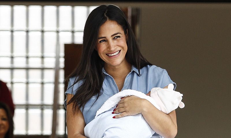 Begoña Villacís y Meghan Markle, ¡idénticas hasta de look posparto!