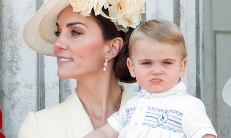 Igualito a papá, el príncipe Louis debutó en el Trooping the Colour con un traje de Guillermo de Inglaterra