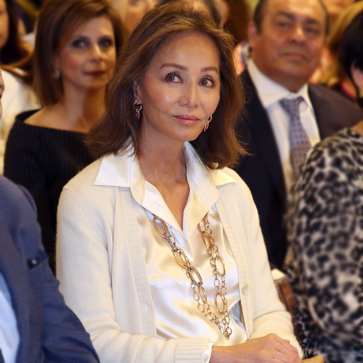 Isabel Preysler sucumbe al look más poderoso de reinas y primeras damas