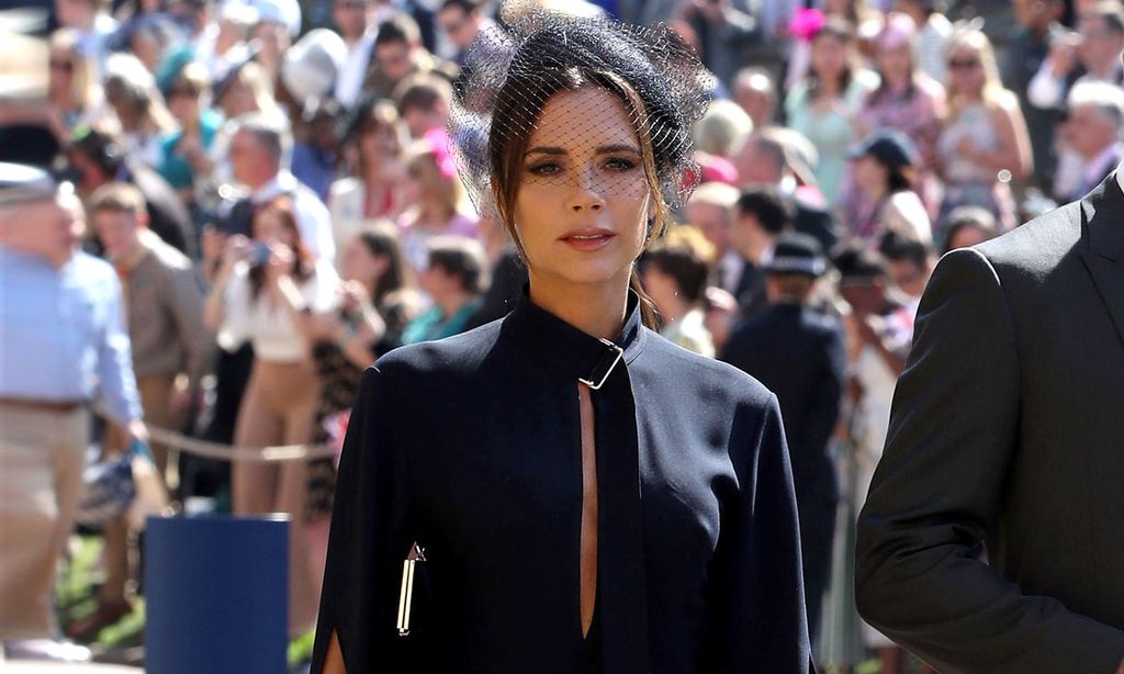Siete looks de invitada que Victoria Beckham podría recuperar este fin de semana (y 3 que no)
