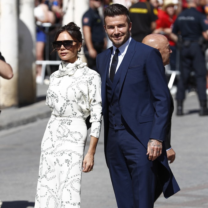 Victoria Beckham se salta el protocolo en Sevilla con el último look premamá de Meghan
