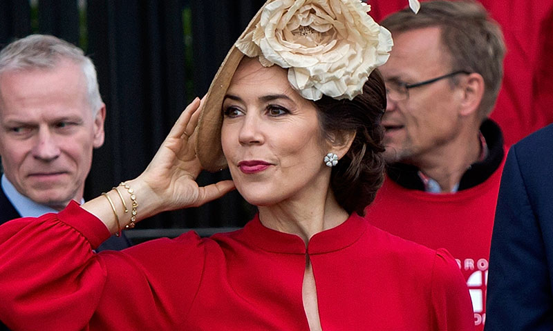 La princesa Mary enamora a los daneses al incluir la bandera del país en su último look